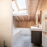 Louise Au Centre De Σαλέ